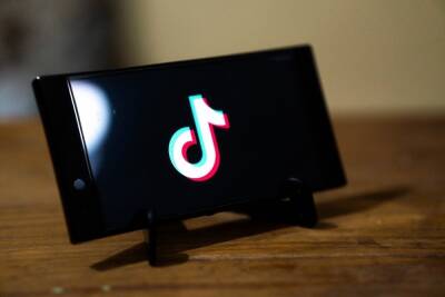 TikTok обвинили в «промывании мозгов» детям о смене пола - mk.ru