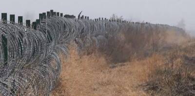 Украина возвела 100-километровый забор с колючей проволокой на границе с Россией - runews24.ru - Россия - Украина - Луганская обл. - Харьковская обл. - Луганск