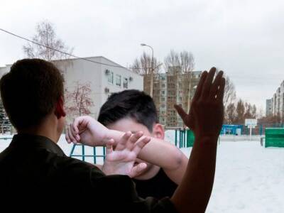 В Самаре агрессивный мужчина ворвался в школу и начал гоняться за детьми - bloknot.ru - Самара