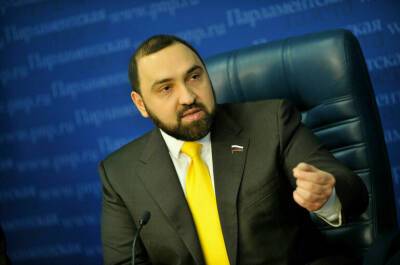 Хамзаев объяснил, почему чиновники должны отдыхать в России - pnp.ru - Россия - Мальдивы