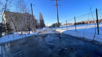 Воронежскую улицу затопило горячей водой - vestivrn.ru - Воронеж