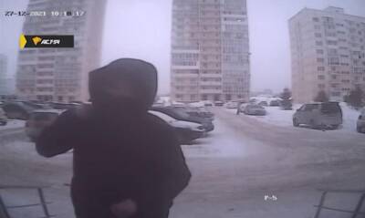 В Новосибирске двое парней в масках напали на девушку в подъезде - sib.fm - Новосибирск