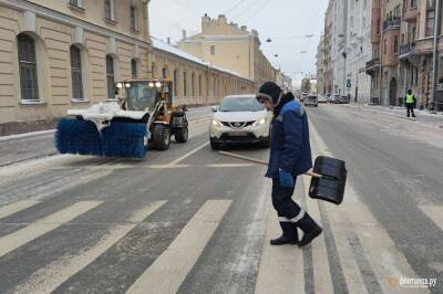 Владимир Путин - В день саммита СНГ на улицы Петербурга вывели более тысячи единиц снегоуборочной техники - znak.com - Россия - Санкт-Петербург