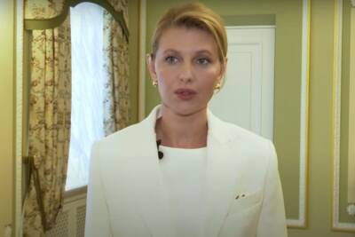 Елена Зеленская - Украинцы забросали жену Зеленского вопросами о службе в армии - mk.ru - Украина
