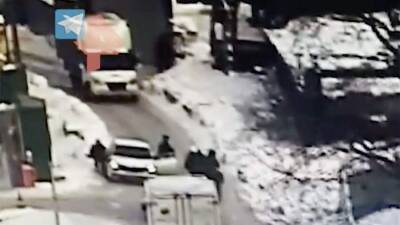 В Москве камера сняла открывших стрельбу у ТЦ мужчин - iz.ru - Москва - Израиль