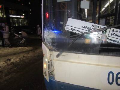 В Смоленске возбуждено уголовное дело после трагического ДТП с троллейбусом - rabochy-put.ru - Россия - Смоленск - Скончался