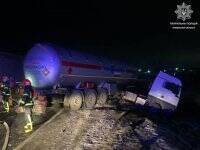 Пьяный водитель на Skoda влетел в фуру с пропаном: движение на дороге Киев-Чоп затруднено - vlasti.net - Киев - Львовская обл.