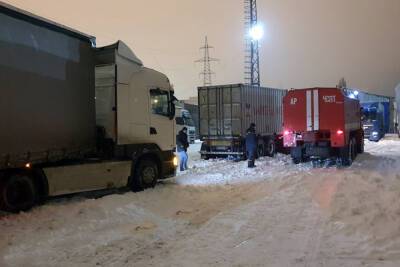 Транспорт массово попал в снежный плен в Днепре: пришлось вмешиваться спасателям - dnepr.politeka.net - Украина - Днепропетровская обл. - Каменское