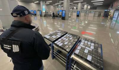 В Одессе таможенники содействовали масштабной контрабанде смартфонов - lenta.ua - Украина - Одесса - Одесса