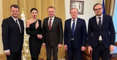 Андрей Садовый - Юлия Гришина - Замминистра образования Гарбарук уволился после скандала с платьем его помощницы - kp.ua - Украина - Львов