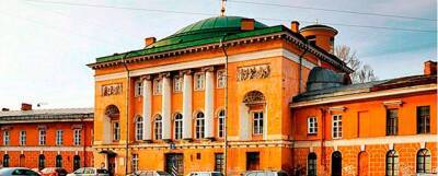 Вместо реставрации – каток: Смольный делает из Конюшенного ведомства городскую трагедию - runews24.ru - Санкт-Петербург