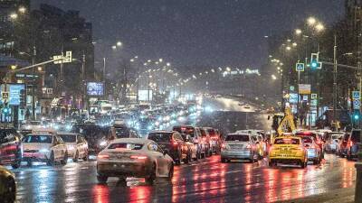 Пробки на дорогах Москвы достигли девяти баллов - iz.ru - Москва - Израиль - Волоколамск