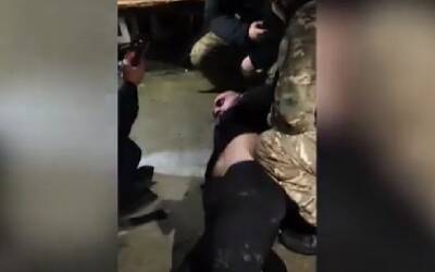 Опубликовано видео задержания жителя Сочи, взявшего в заложники свою мать - bloknot.ru - Сочи - Сочи