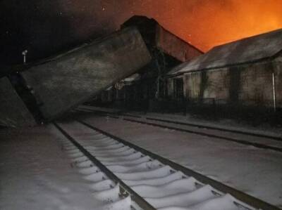Под Тернополем горел склад хлебокомбината, из-за пожара задержался в пути поезд Ворохта – Киев - gordonua.com - Украина - Киев - Тернопольская обл. - Тернополь