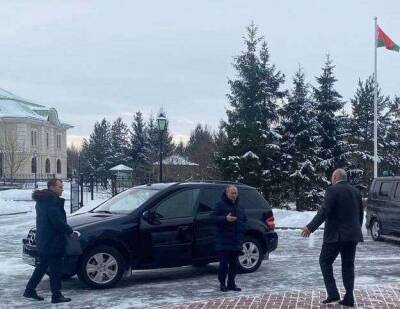 Владимир Путин - Александр Лукашенко - Кремлевский пул снял Лукашенко сзади на встрече с Путиным (дополняется) - udf.by - Россия - Санкт-Петербург - Белоруссия