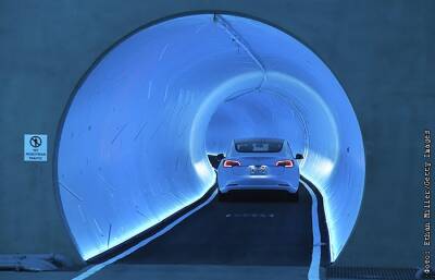 Илон Маск - Маск продал еще около миллиона акций Tesla - interfax.ru - Москва - США