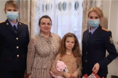 Маленькая тулячка, спасшая ребенка в Крыму, получила новогодний подарок от следователей - tula.mk.ru - Россия - Крым - Тульская обл.