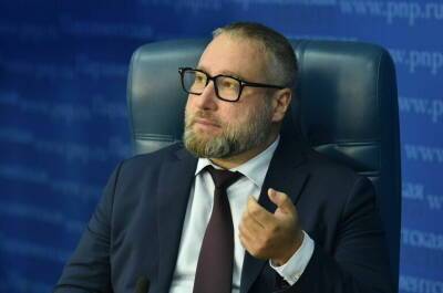 Антон Горелкин - Горелкин: онлайн-кинотеатры хотят обязать создавать аудиодорожки для зрителей разных возрастов - pnp.ru