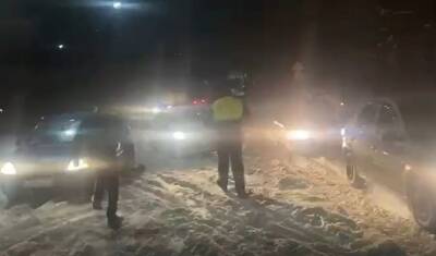 Андрей Иванов - Снегопад заблокировал на дороге в Ростовской области почти 40 автомобилей - privet-rostov.ru - Ростовская обл.