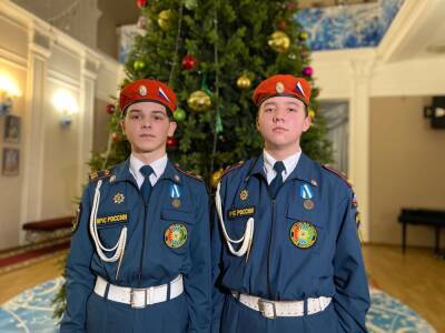 Двух кадетов из Братска наградили медалями МЧС России за спасение людей при пожаре - runews24.ru - Москва - Россия - Иркутская обл. - Братск