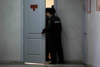 Валерий Горелых - Жителей Екатеринбурга зовут работать в полицию через объявления в автобусах и трамваях - znak.com - Екатеринбург - Свердловская обл.
