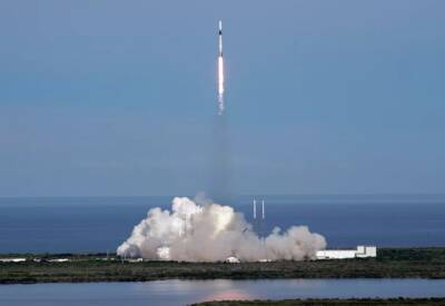 Ракета SpaceX стартовала на орбиту с интернет-спутниками и аппаратами разведки - trend.az - США - шт.Флорида