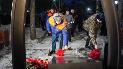 Жители Кузбасса почтили память погибших на шахте «Листвяжная» - iz.ru - Россия - Израиль - Кемеровская обл. - Кузбасс