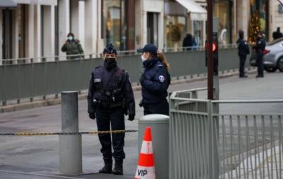 Во Франции - Во Франции мужчина в костюме ниндзя ранил мечем двух женщин - enovosty.com - Франция