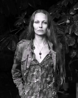 Вдова Децла Юлия Толмацкая появилась на светском вечере с голой грудью - actualnews.org - Россия