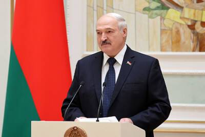 Александр Лукашенко - Лукашенко потребовал работать над антисанкциями по-военному и без волокиты - lenta.ru - Белоруссия - Минск