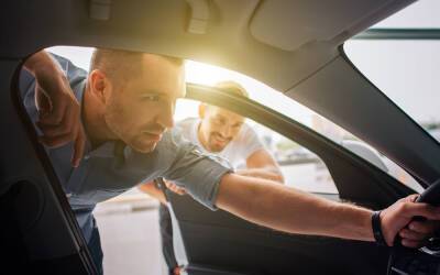3 способа отказаться от допов при покупке машины - zr.ru