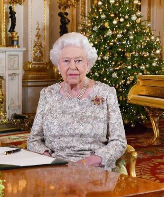 принц Гарри - принц Филипп - Ii (Ii) - Конец эпохи: Елизавета II распускает слуг и просит принца Гарри приехать на Рождество с правнуками - skuke.net