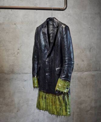 Брэд Питт - Застывшие куртки и обувь, которую можно выставлять в музее: в Москве открылся бутик Carol Christian Poell - skuke.net - Москва