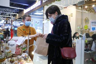 Россияне раскрыли бюджет на новогодние подарки - lenta.ru