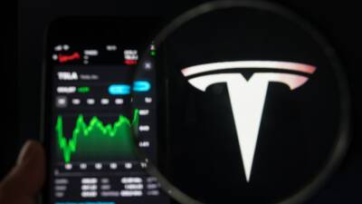 Илон Маск продал акции Tesla на $10 млрд - mir24.tv - США - Twitter
