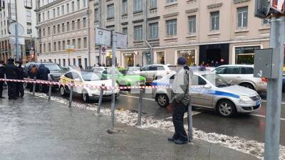 Пострадавший во время стрельбы в Москве таксист доставлял букет цветов за восемь тысяч рублей - vm.ru - Москва