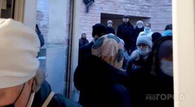 В Чувашии за две недели 24 тысячи человек отстояли очереди за бумажным QR-кодом - pg21.ru - респ. Чувашия