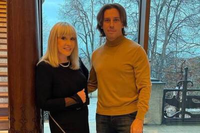 Алла Пугачева - Максим Галкин - Раскрыта стоимость замка Галкина и Пугачевой - mk.ru - Москва