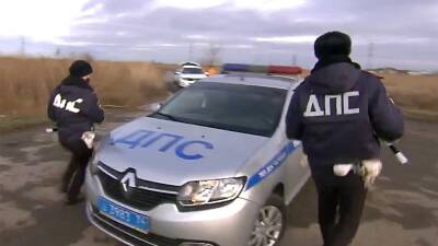 В Волгоградской области за подростком-лихачом пришлось устроить погоню со стрельбой - 1tv.ru - Волгоградская обл.