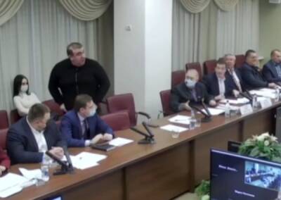 В ульяновском правительстве обсуждение закона о QR-кодах закончилось конфликтом - govoritmoskva.ru - Россия