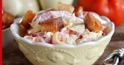 30 минут на кухне: салат с помидорами, сыром и сухариками - profile.ru