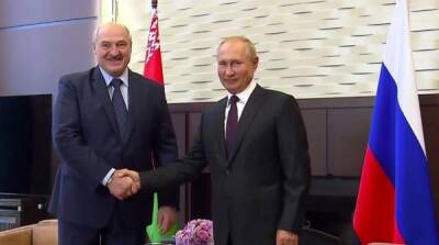 Владимир Путин - Александр Лукашенко - Лукашенко подарил Путину белорусскую колбасу и сыры - newzfeed.ru - Россия - Санкт-Петербург - Белоруссия