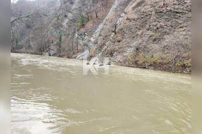 СМИ: В районе Геленджика в бурном потоке реки утонул водитель ГАЗа - kuban.mk.ru - Геленджик