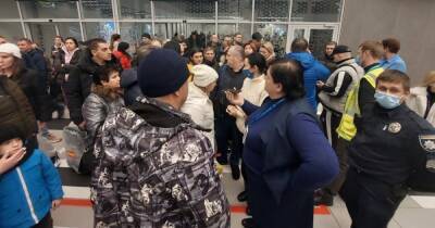 В Запорожье вторые сутки около 200 пассажиров не могут вылететь в Египет (видео) - focus.ua - Украина - Египет - Запорожье - Запорожье