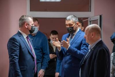 Осипов разнёс Сапожникова при приёмке школы на 1,1 тыс. мест в Октябрьском - chita.ru - Октябрьск