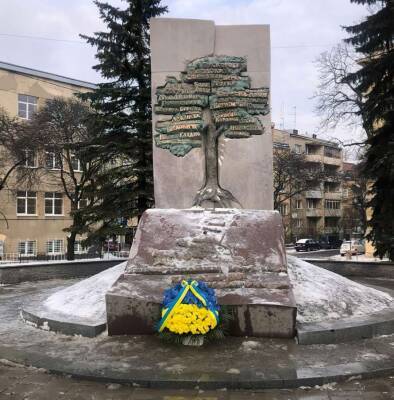 Во Львове увековечили память депортированных из Польши украинцев - lenta.ua - Украина - Львов - Польша