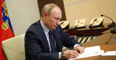 Владимир Путин - Дачную амнистию продлили до марта 2031 года - profile.ru - Россия