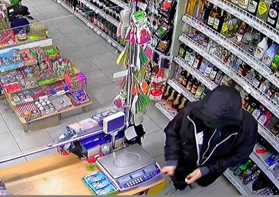 В Бероуне продавец «вечерки» дал отпор вооруженному грабителю: видео - vinegret.cz - Чехия