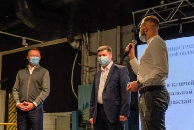 Роман Старовойт - Глава Курской области Старовойт вручил жителям аварийных домов ключи от 20 новых квартир - chr.mk.ru - Курская обл.
