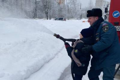 Благодаря Елке желаний у двух юных ивановцев исполнилась мечта стать пожарными - mkivanovo.ru - Ивановская обл.